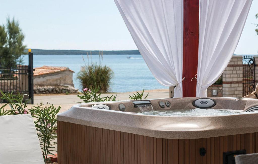 Kuca S Jacuzzijem Mavrinac Vila *